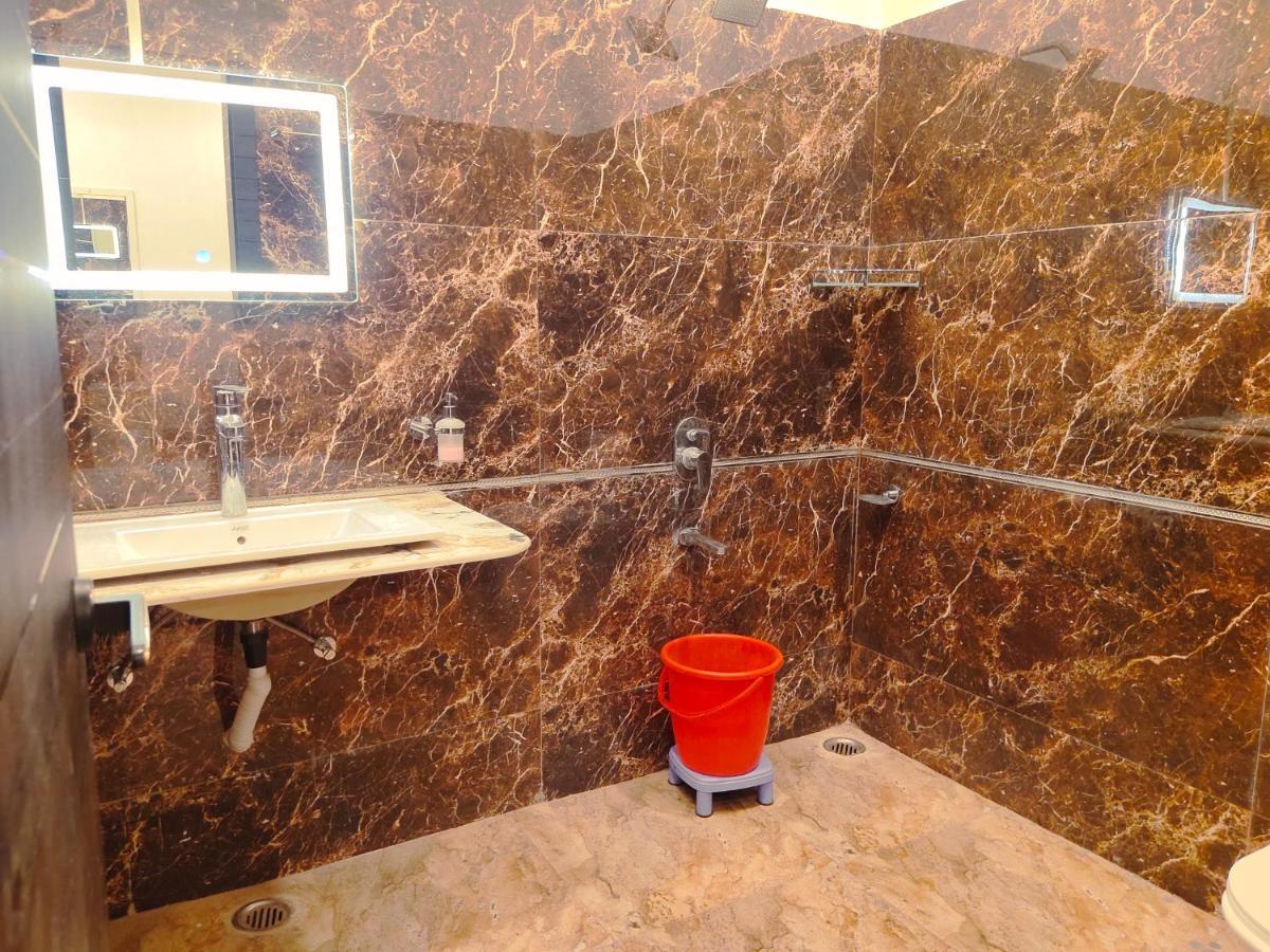 Mirzāpur Hotel The Shree Jee Palace מראה חיצוני תמונה